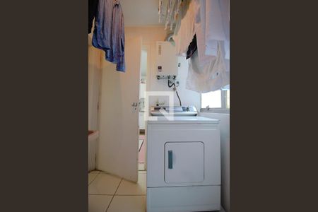 Apartamento à venda com 157m², 3 quartos e 3 vagas Apartamento à venda com 157m², 3 quartos e 3 vagasÁrea de Serviço