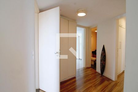 Apartamento à venda com 157m², 3 quartos e 3 vagas Apartamento à venda com 157m², 3 quartos e 3 vagasHall dos Quartos