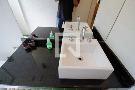 Apartamento à venda com 157m², 3 quartos e 3 vagas Apartamento à venda com 157m², 3 quartos e 3 vagasBanheiro da Suíte 2