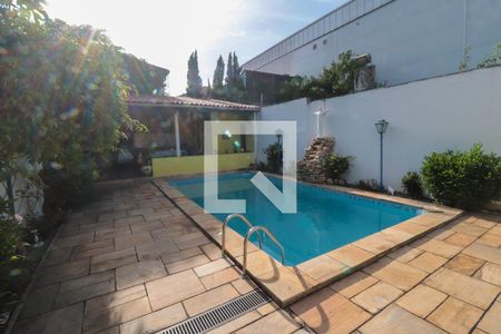 Casa à venda com 300m², 2 quartos e 1 vaga Casa à venda com 300m², 2 quartos e 1 vagaPiscina