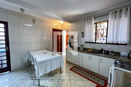 Casa à venda com 160m², 3 quartos e 4 vagas Casa à venda com 160m², 3 quartos e 4 vagasCozinha