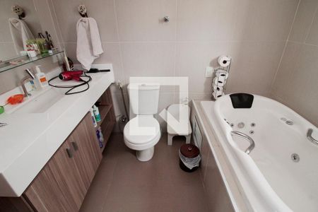 Casa para alugar com 500m², 5 quartos e 5 vagasBanheiro da Suíte 3 (Sótão)