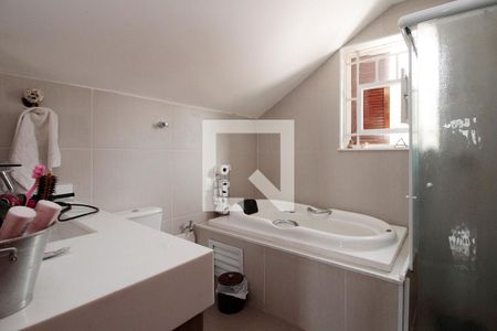 Casa para alugar com 500m², 5 quartos e 5 vagasBanheiro da Suíte 3 (Sótão)