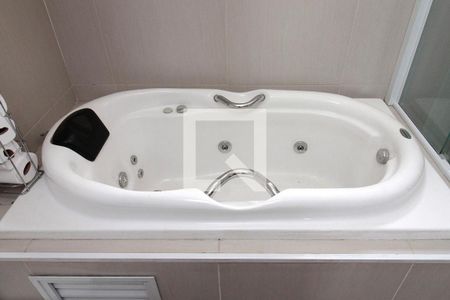 Casa para alugar com 500m², 5 quartos e 5 vagasBanheiro da Suíte 3 (Sótão)