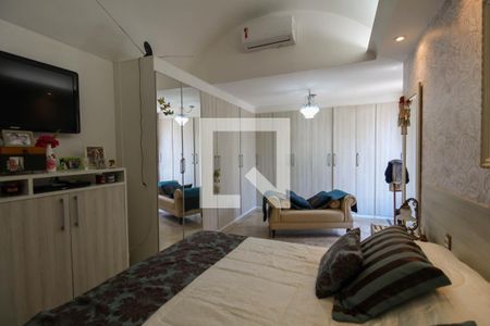 Casa à venda com 221m², 3 quartos e 4 vagasSuíte