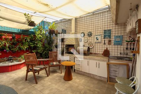 Casa à venda com 221m², 3 quartos e 4 vagasChurrasqueira