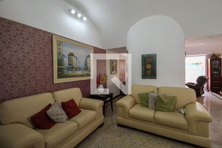 Casa à venda com 221m², 3 quartos e 4 vagasSala
