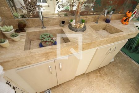 Casa à venda com 221m², 3 quartos e 4 vagasLavabo