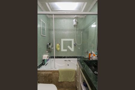 Casa à venda com 221m², 3 quartos e 4 vagasBanheiro Social