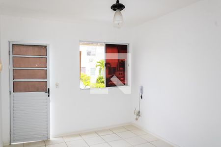 Sala de casa de condomínio para alugar com 2 quartos, 60m² em Guaratiba, Rio de Janeiro