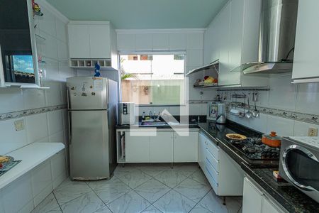 Casa à venda com 180m², 3 quartos e 2 vagas Casa à venda com 180m², 3 quartos e 2 vagasCozinha