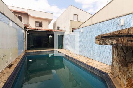 Casa à venda com 200m², 2 quartos e 4 vagas Casa à venda com 200m², 2 quartos e 4 vagasPiscina