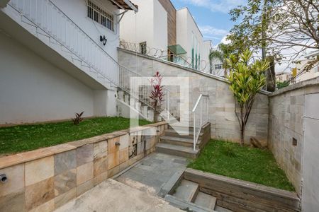 Casa à venda com 600m², 5 quartos e 4 vagasEntrada
