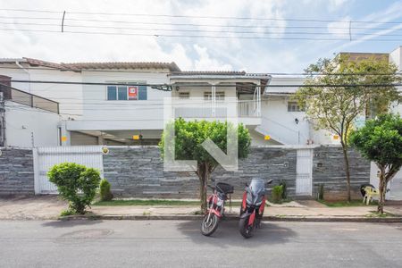 Casa à venda com 600m², 5 quartos e 4 vagasFachada