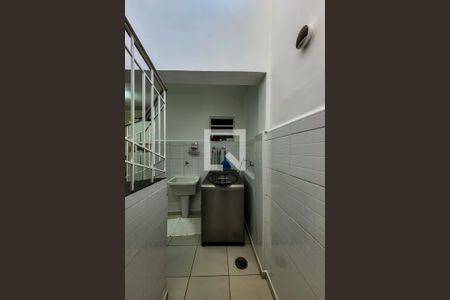 Casa à venda com 250m², 4 quartos e 3 vagas Casa à venda com 250m², 4 quartos e 3 vagasÁrea de Serviço