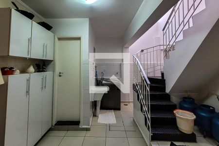 Casa à venda com 250m², 4 quartos e 3 vagas Casa à venda com 250m², 4 quartos e 3 vagasÁrea de Serviço