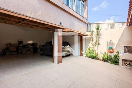 Casa à venda com 170m², 3 quartos e 5 vagas Casa à venda com 170m², 3 quartos e 5 vagasGaragem