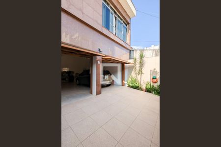 Casa à venda com 170m², 3 quartos e 5 vagas Casa à venda com 170m², 3 quartos e 5 vagasGaragem