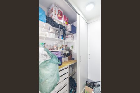 Apartamento à venda com 160m², 4 quartos e 2 vagas Apartamento à venda com 160m², 4 quartos e 2 vagasQuarto de Serviço