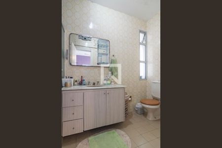 Apartamento à venda com 160m², 4 quartos e 2 vagas Apartamento à venda com 160m², 4 quartos e 2 vagasBanheiro da Suite