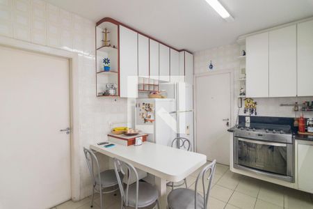 Apartamento à venda com 160m², 4 quartos e 2 vagas Apartamento à venda com 160m², 4 quartos e 2 vagasCozinha