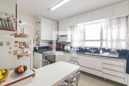 Apartamento à venda com 160m², 4 quartos e 2 vagas Apartamento à venda com 160m², 4 quartos e 2 vagasCozinha