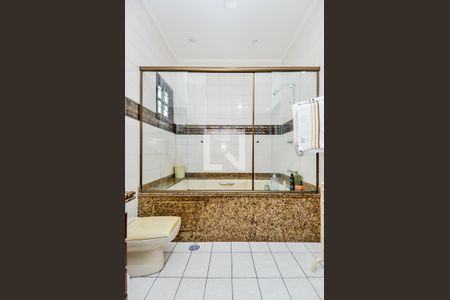 Casa à venda com 255m², 3 quartos e 4 vagasBanheiro da Suíte 1