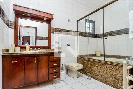 Casa à venda com 255m², 3 quartos e 4 vagasBanheiro da Suíte 1