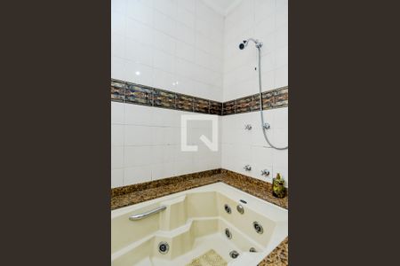 Casa à venda com 255m², 3 quartos e 4 vagasBanheiro da Suíte 1