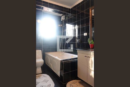 Apartamento à venda com 180m², 3 quartos e 2 vagasSuíte banheiro 