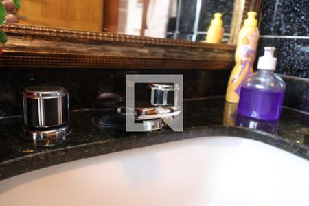 Apartamento à venda com 180m², 3 quartos e 2 vagasSuíte banheiro 