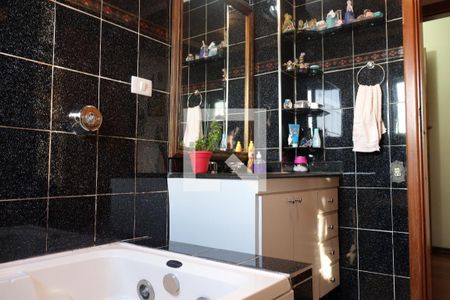 Apartamento à venda com 180m², 3 quartos e 2 vagasSuíte banheiro 