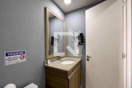 Banheiro de kitnet/studio para alugar com 1 quarto, 22m² em Sé, São Paulo