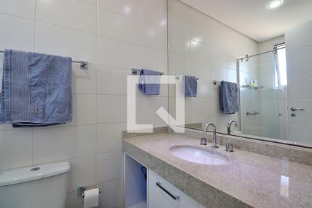 Apartamento à venda com 227m², 4 quartos e 4 vagasBanheiro da Suíte 4