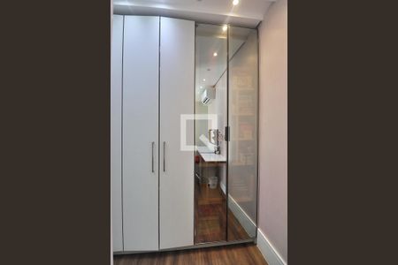 Apartamento à venda com 227m², 4 quartos e 4 vagasCloset Suíte 2