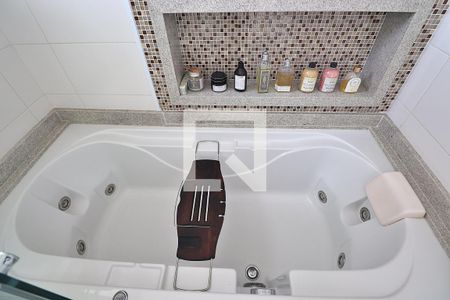 Apartamento à venda com 227m², 4 quartos e 4 vagasBanheiro da suíte 1