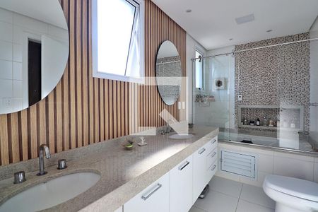 Apartamento à venda com 227m², 4 quartos e 4 vagasBanheiro da suíte 1