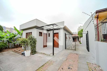 Casa à venda com 650m², 3 quartos e 4 vagas Casa à venda com 650m², 3 quartos e 4 vagasFachada