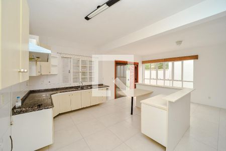 Casa à venda com 650m², 3 quartos e 4 vagas Casa à venda com 650m², 3 quartos e 4 vagasCozinha