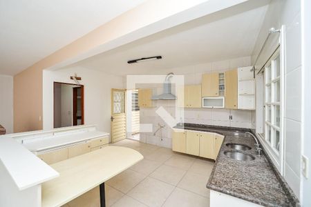 Casa à venda com 650m², 3 quartos e 4 vagas Casa à venda com 650m², 3 quartos e 4 vagasCozinha