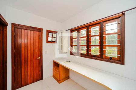 Casa à venda com 650m², 3 quartos e 4 vagas Casa à venda com 650m², 3 quartos e 4 vagasEscritório