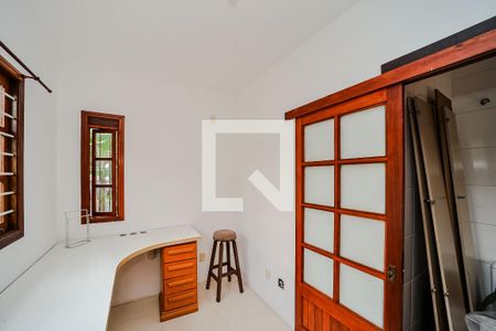 Casa à venda com 650m², 3 quartos e 4 vagas Casa à venda com 650m², 3 quartos e 4 vagasEscritório