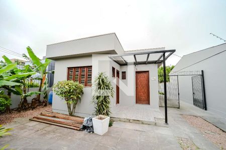 Casa à venda com 650m², 3 quartos e 4 vagas Casa à venda com 650m², 3 quartos e 4 vagasFachada