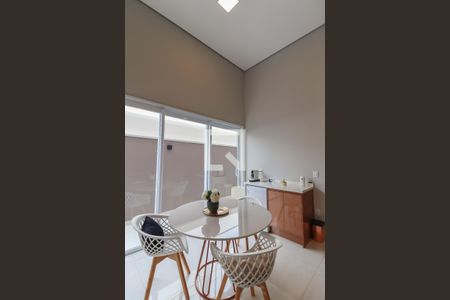 Casa de condomínio à venda com 262m², 3 quartos e 4 vagas Casa de condomínio à venda com 262m², 3 quartos e 4 vagasSala