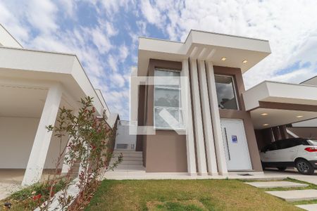Casa de condomínio à venda com 262m², 3 quartos e 4 vagas Casa de condomínio à venda com 262m², 3 quartos e 4 vagasFachada