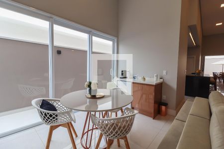 Casa de condomínio à venda com 262m², 3 quartos e 4 vagas Casa de condomínio à venda com 262m², 3 quartos e 4 vagasSala