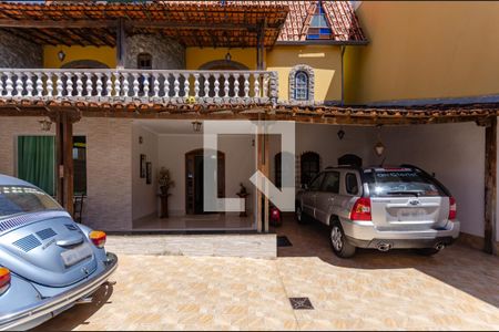 Casa à venda com 450m², 4 quartos e 4 vagas Casa à venda com 450m², 4 quartos e 4 vagasEntrada