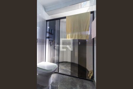 Apartamento à venda com 312m², 4 quartos e 3 vagas Apartamento à venda com 312m², 4 quartos e 3 vagasBanheiro da Suíte 2