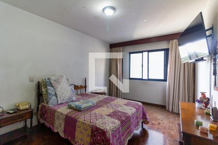 Apartamento à venda com 312m², 4 quartos e 3 vagas Apartamento à venda com 312m², 4 quartos e 3 vagasQuarto 2 - Suíte