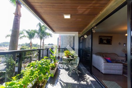 Apartamento à venda com 312m², 4 quartos e 3 vagas Apartamento à venda com 312m², 4 quartos e 3 vagasSacada